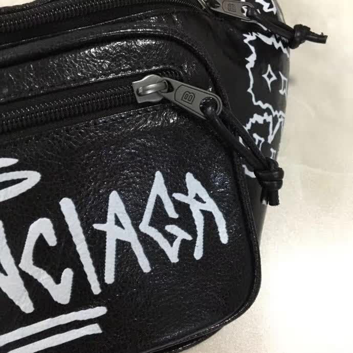 BALENCIAG巴黎世家 專櫃同步更新 塗鴉胸包腰包 簡約兩用包 可做胸包或者腰包  BL1131